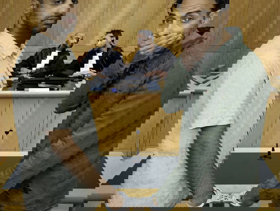 Theaterstuk 'Je mag ook niks meer zeggen': in hoeverre pas jij je aan?