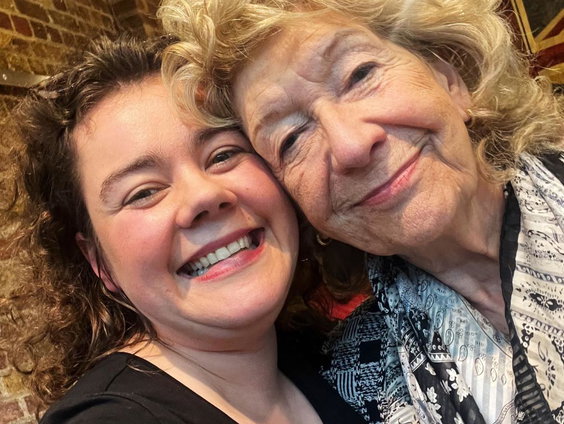 Kelly Poukens over Felicity Lott