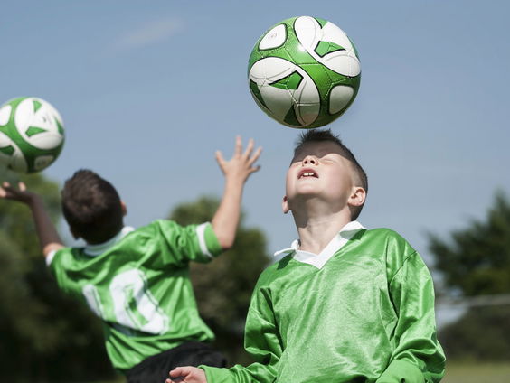 Sportraad: verbied koppen onder 12 jaar, beperk tot 18 jaar