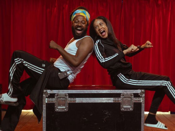 Acteurs Kim Aikman en Geoffri Bel over hun nieuwe voorstelling 'Kow Gwe'