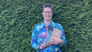 Lammie Post uit Assen leest uit elk land een boek