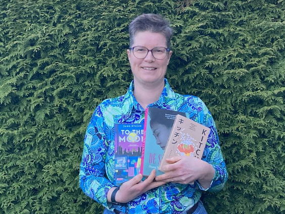 Lammie Post uit Assen leest uit elk land een boek