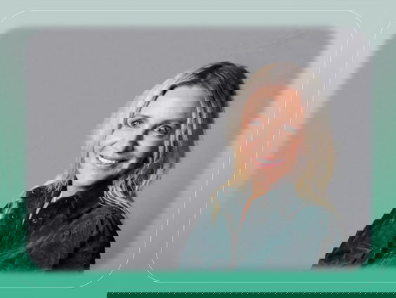 Lief gebaar: Evelien Hölsken helpt gepensioneerde Jos die opgelicht is