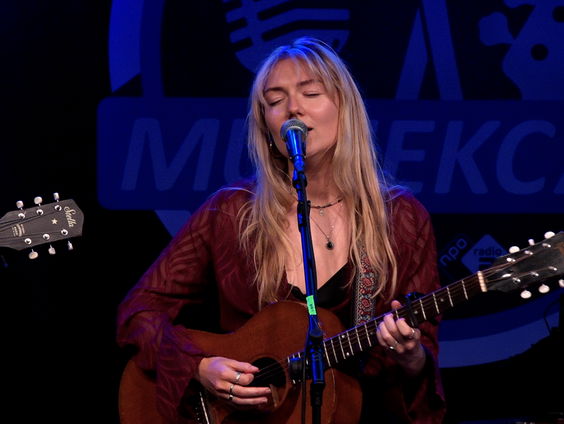 Jana Mila - Somebody New | live in Muziekcafé