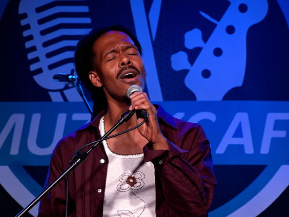 Jeangu Macrooy - Grow | live in Muziekcafé