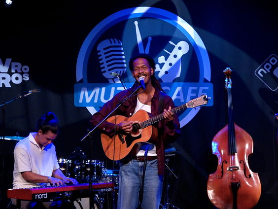 Jeangu Macrooy - Happier | live in Muziekcafé