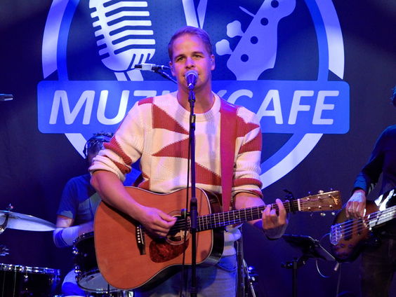 Matthijn Buwalda - Dapper Genoeg | live in Muziekcafé