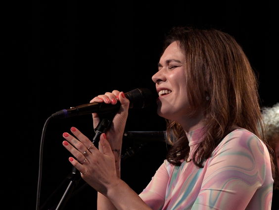 Rachèl Louise - Sad On Sad | live in Muziekcafé