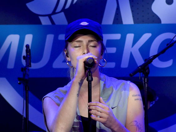 SERA - Hurt Me | live in Muziekcafé