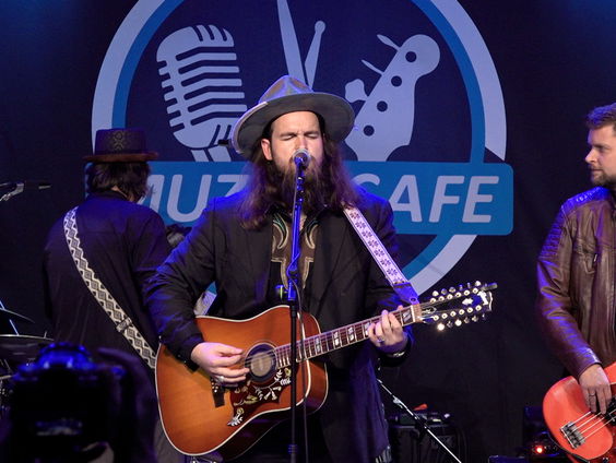 Voltage - Maybe Time's A Friend | live in Muziekcafé