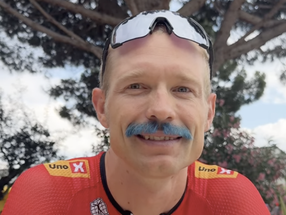 TikTok-expert Joey Scheufler over de blauwe snor van wielrenner Magnus Cort