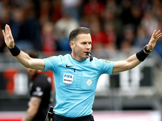 Dit vindt Jacques d'Ancona van de scheidsrechters dit EK