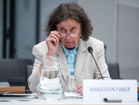 Moet een minister zich wat aantrekken van ambtenaren?