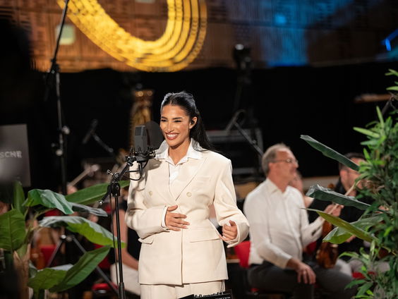 Inez zingt Houbi Ana