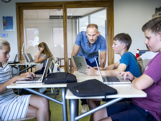 Tegelen pakt onderwijstekort aan door zelf schoolleiders op te leiden