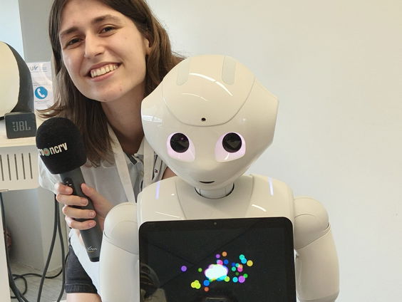 Kletsen met robot Leolani