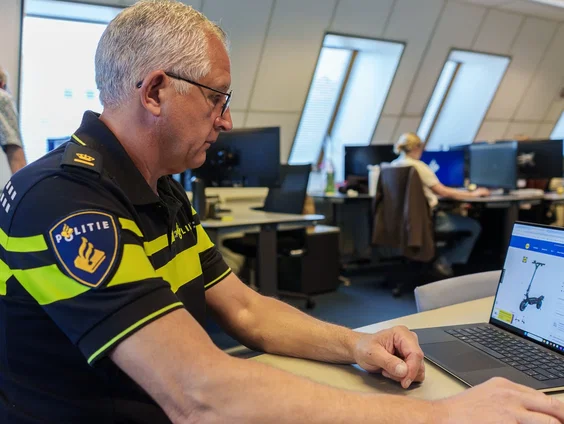 Politie waarschuwt voor valse advertenties met hoge kortingen op Facebook en Instagram