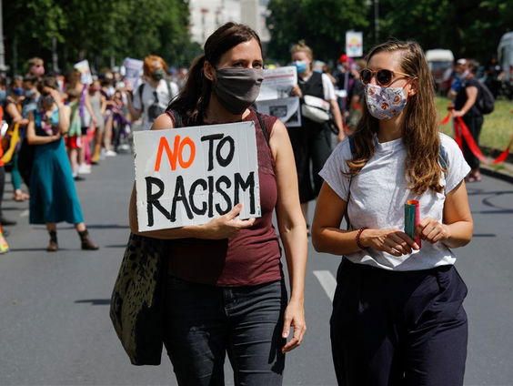 Stand.nl: 'Omstanders moeten ingrijpen bij racisme'