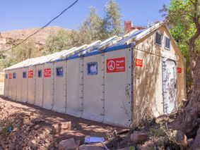 Noodwoningen in Marokko omgetoverd tot klaslokaal