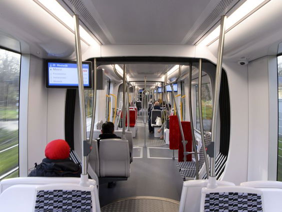 Bezuiniging openbaar vervoer grote steden voor komend jaar van de baan