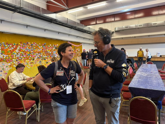 Antoinette is vrijwilliger bij de kaarsen