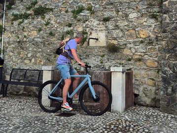 Per Kampman fietst van Zweden naar Nederland om geld op te halen: 'Heb zelf Parkinson'