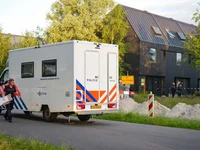 Tienerdochter vast na vondst dode ouders in Meerstad