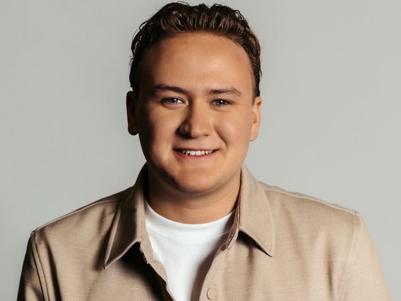 Volkszanger Jesse Prins zingt live in IJmuiden!