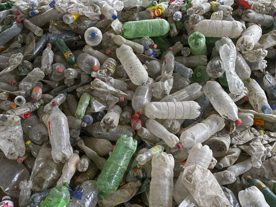 VN-landen onderhandelen over wereldwijd verdrag tegen plasticvervuiling