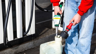 Jerrycans vliegen de deur uit door hoge benzineprijzen