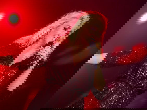 Samantha vertelt een anekdote over René Froger: "Hij zat helemaal onder het sop"