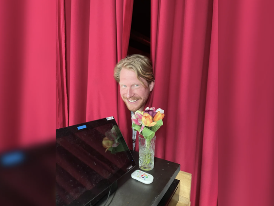 Comedybelofte Kor Hoebe combineert theater met lesgeven