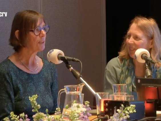 De Kindertaalstaat: Bette Westera en Henriette Boerendans