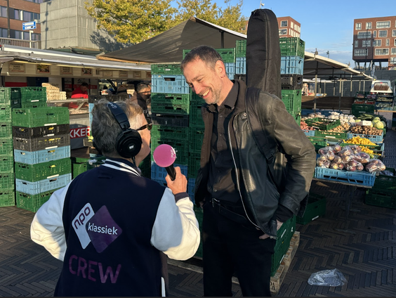 Stembus: Op de Markt Anton de Komplein in Amsterdam