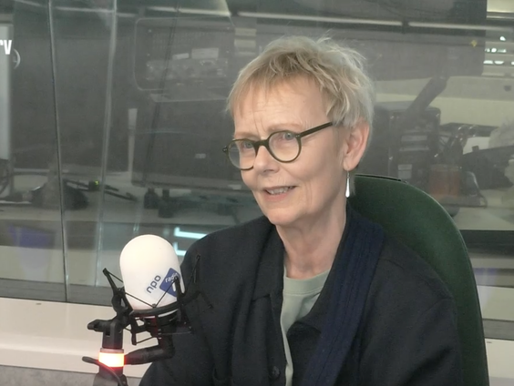 Tiny Fisscher over Alice tuimelt in Wonderland