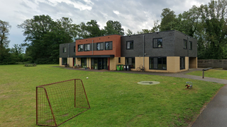 Bewoners in de buurt van azc Lochem kunnen 1000 euro krijgen, is dit een go ...