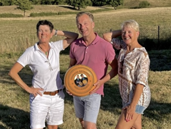 Paula en Suus verkopen Hollandse kaas in Frankrijk