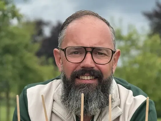 Ramon Brugman heeft 'De Burgerbijbel' uitgebracht