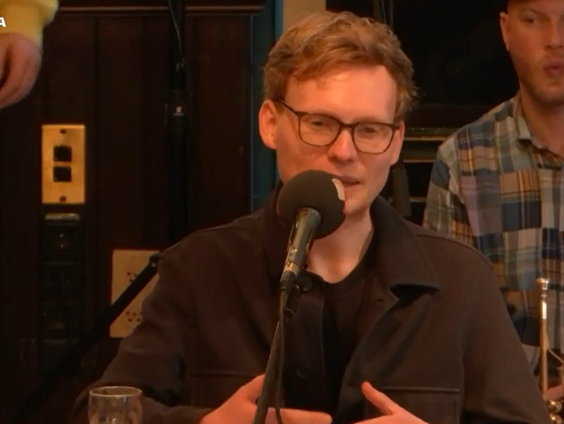 Michel Doodeman over Eric Cantona