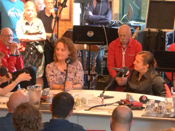 Oud-politicus Renske Leijten schreef een boek over de jarenlange strijd van Eva González Pérez die het toeslagenschandaal op de kaart zette.