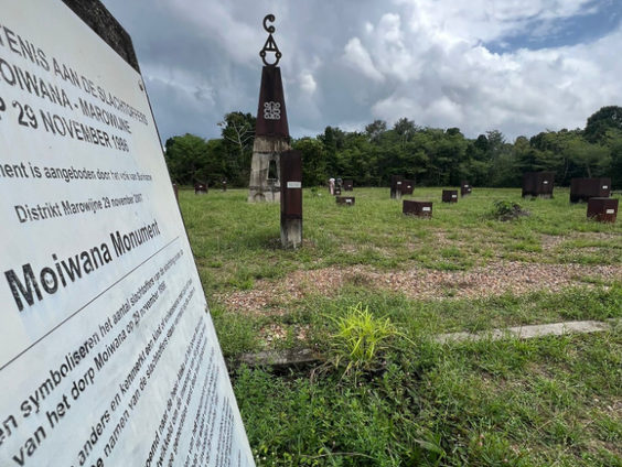 Hoe kijken ze in het dorpje Moiwana naar het overlijden van Bouterse?