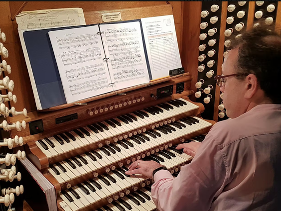 Wiekent David Briggs?