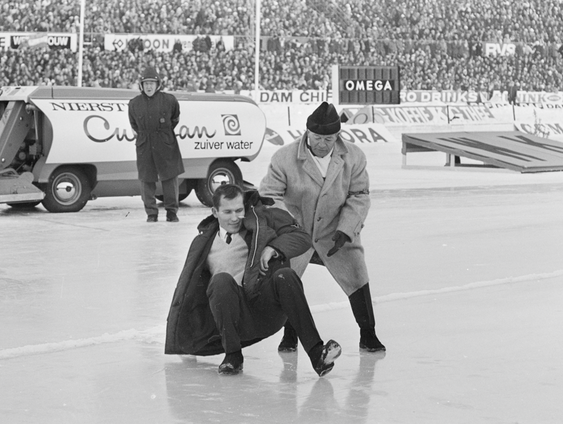 Waarom vinden we het grappig als mensen uitglijden