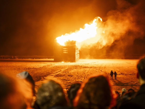 Haagse vreugdevuur dag eerder ontstoken