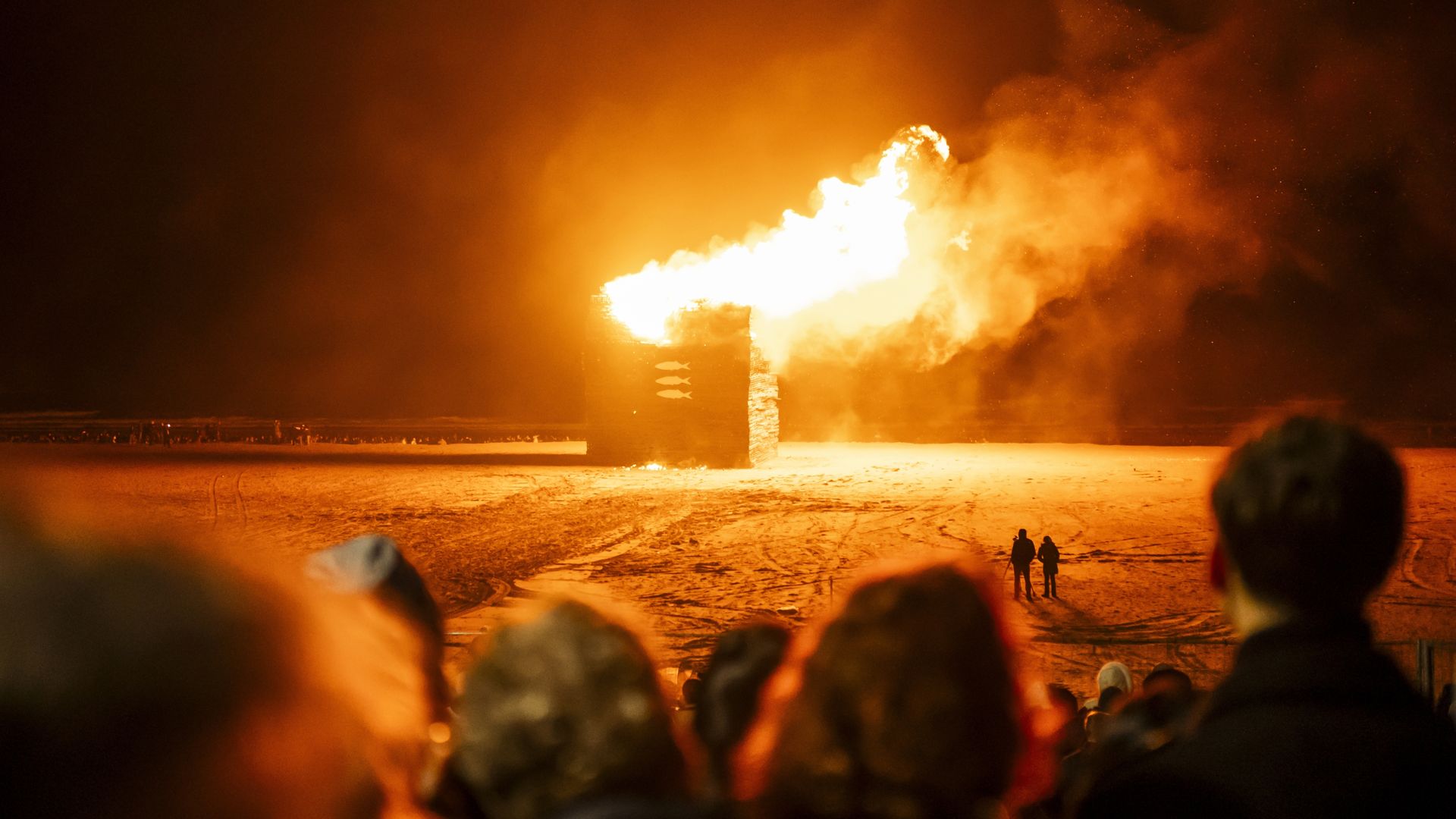 Haagse vreugdevuur dag eerder ontstoken