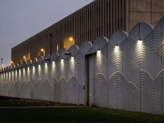 Rechter: Schiphol-complex ongeschikt voor asielzoekers