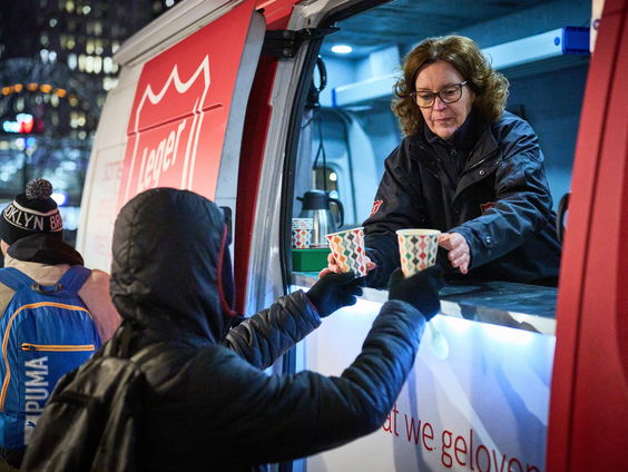 Kop soep voor illegalen strafbaar, wat nu?