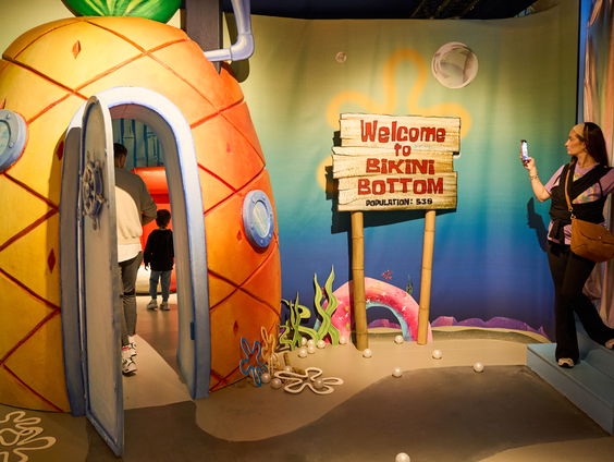 Hier loop je door de set van Spongebob zelf