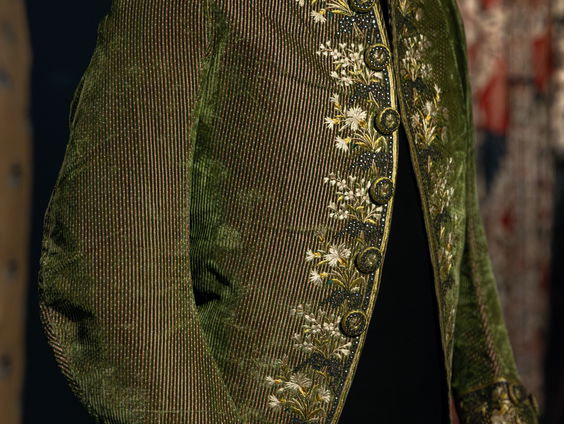 Mini-tentoonstelling laat extraverte mannenkleding uit de 18e eeuw zien