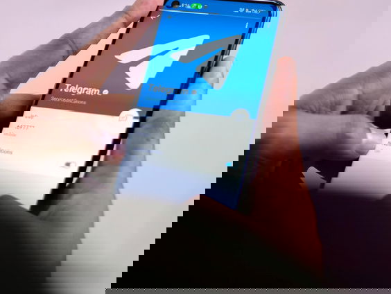 'Undercover Sven' onthult hoe gemakkelijk je omgebouwde alarmpistolen koopt